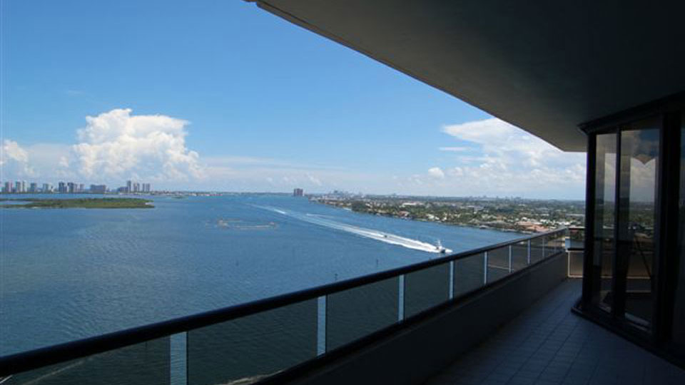3 bedroom luxury condo for rent in Palm Beach